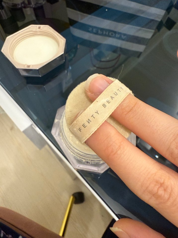 Fenty Beauty Pudra - Bej ve Gri Tonlar - Görsel 4