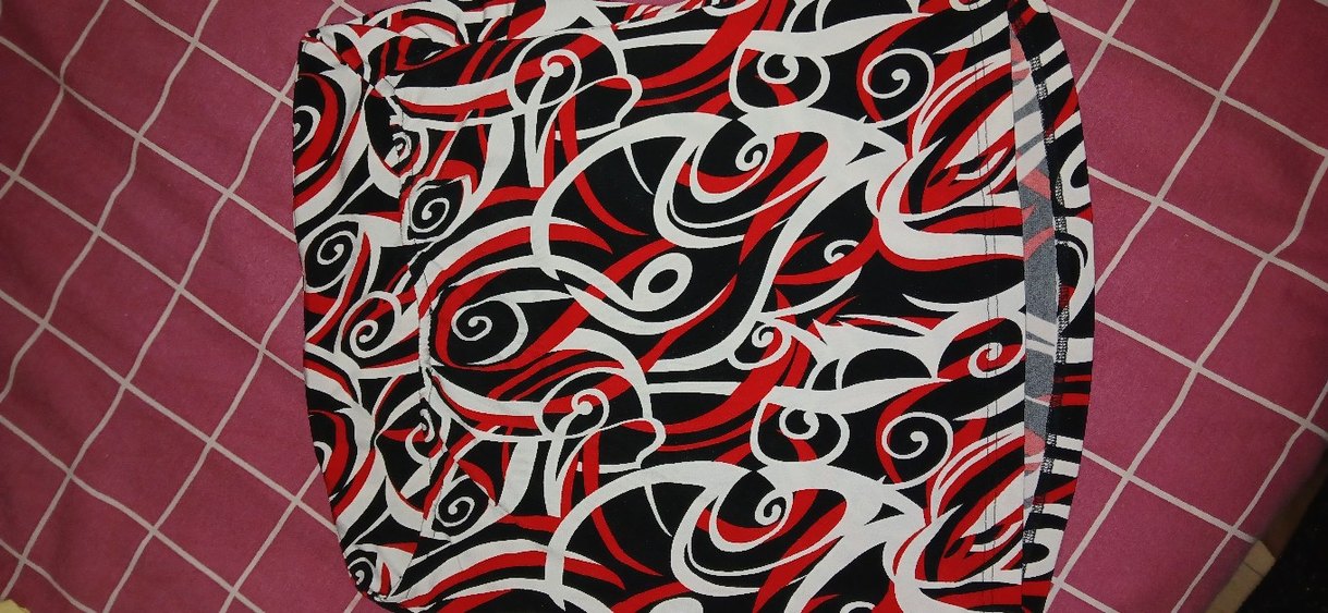 kırmızı ve siyah desenli straples bluz - Görsel 3