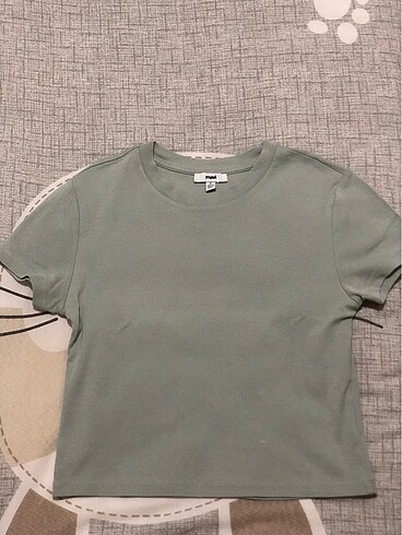 Haki yeşili crop