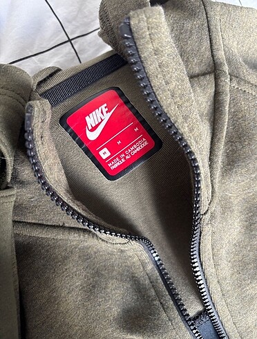 m Beden Nike Tech Fleece