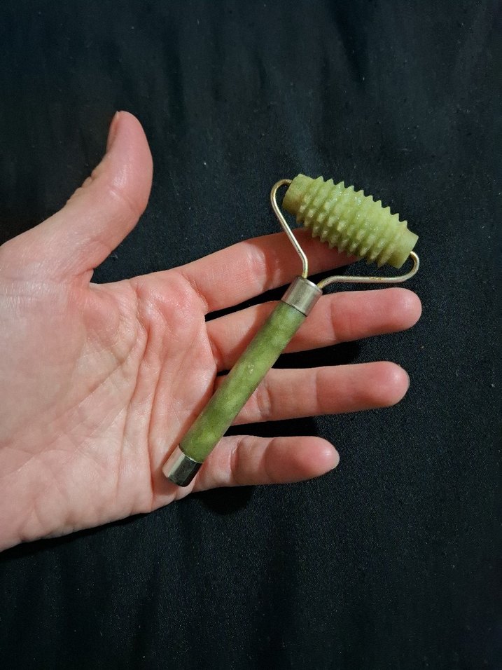 Tırtıklı Yeşim Taşı Yüz Masaj Aleti roller - Görsel 4