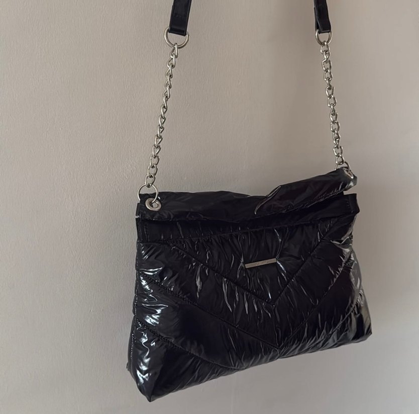 Zincir Detaylı Parlak Siyah Kadın Çanta - Görsel 2