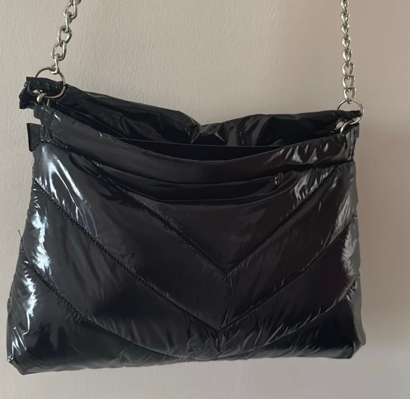 Zincir Detaylı Parlak Siyah Kadın Çanta - Görsel 3