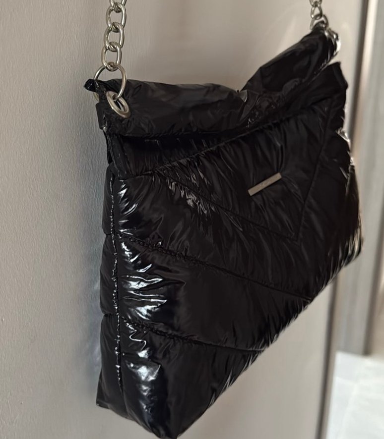 Zincir Detaylı Parlak Siyah Kadın Çanta - Görsel 4