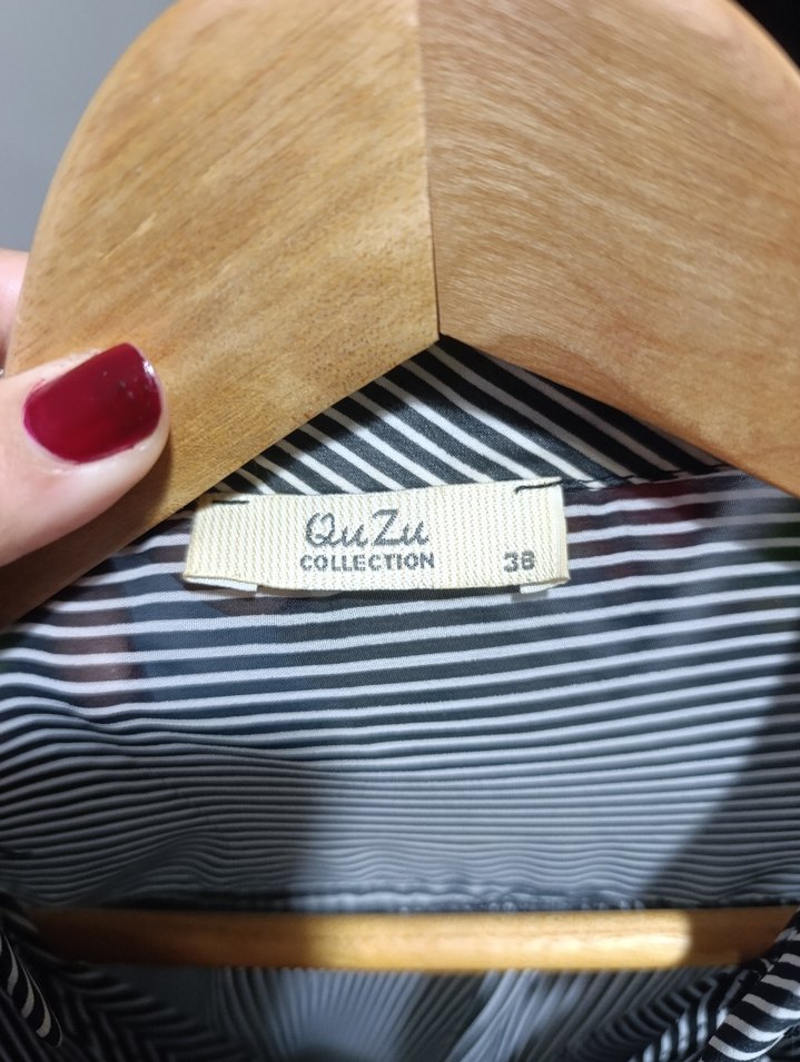 Gri Çizgili V Yakalı Düğmeli Kadın Gömlek - Görsel 4