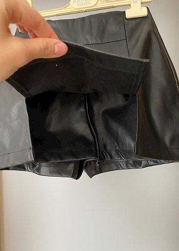Siyah Deri Mini Şort - Görsel 2