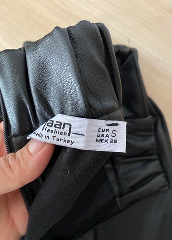 Siyah Deri Mini Şort - Görsel 4