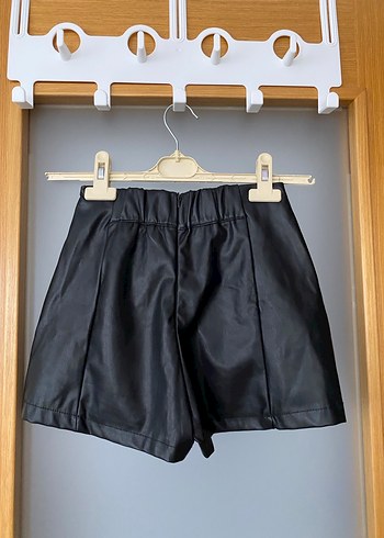 Siyah Deri Mini Şort - Görsel 3