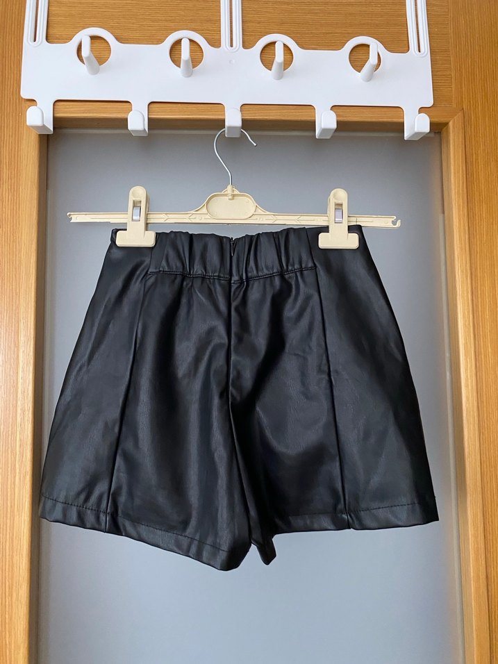 Siyah Deri Mini Şort - Görsel 3