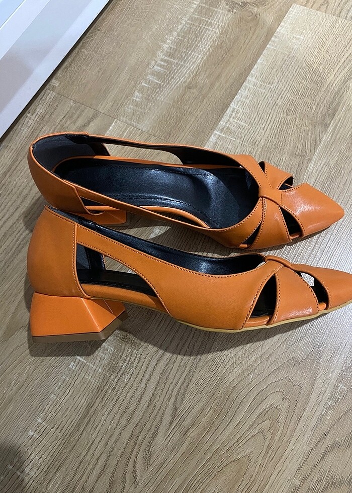 Kısa topuklu ayakkabı - Görsel 2