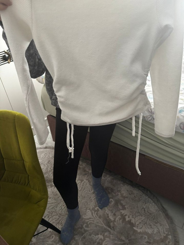 Yandan bağlamalı beyaz crop - Görsel 5