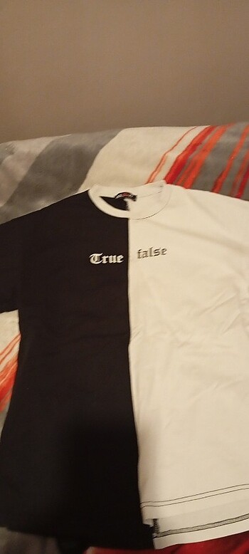 Siyah beyaz T-shirt