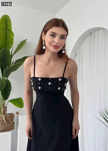 Boncuk İşlemeli Uzun Askılı Elbise