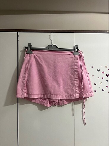 Pembe şort etek