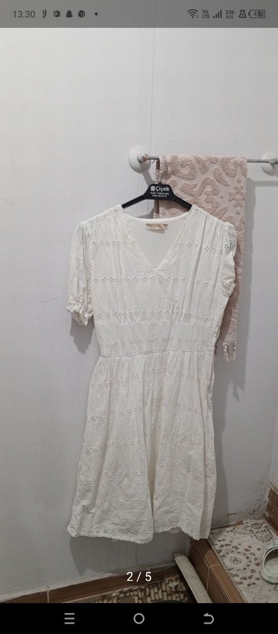 V Yaka Nakışlı Beyaz Bohem Midi Elbise - Görsel 2