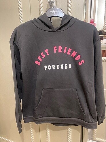 kapüşonlu sweatshirt