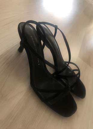 Zara sandalet 1 kere giyildi kusursuzdur 