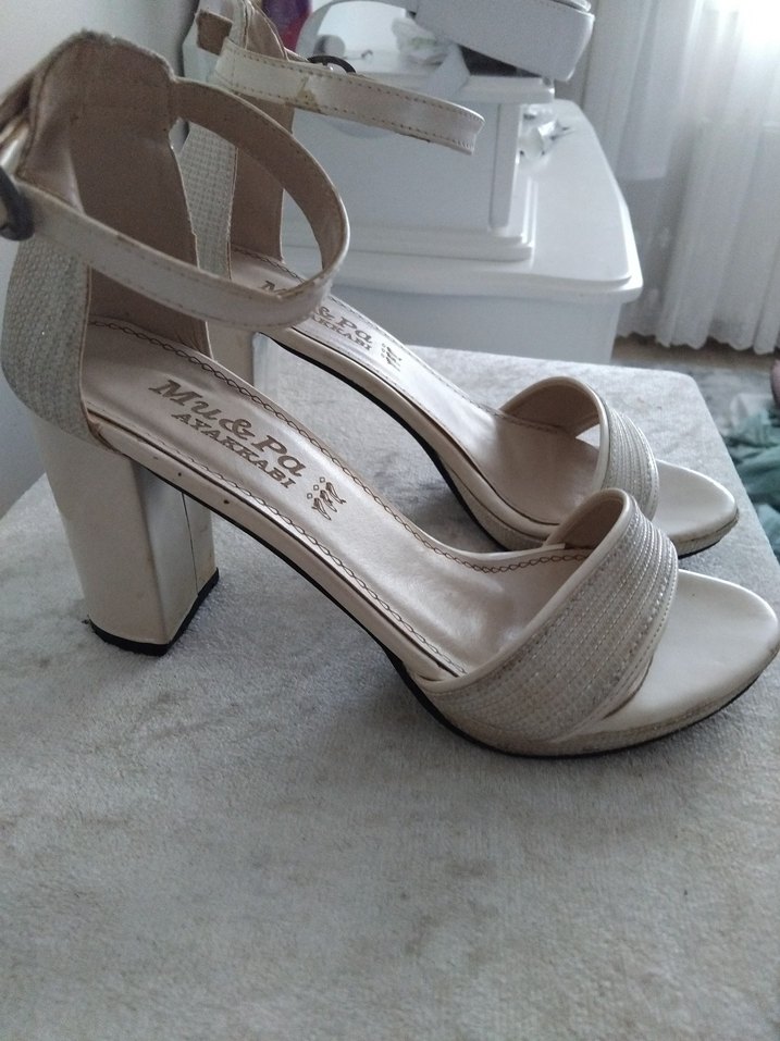 Beyaz sandalet - Görsel 2