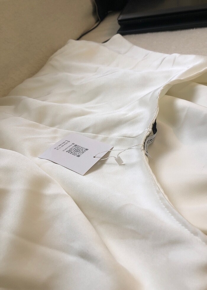 Beyaz saten elbise - Görsel 4