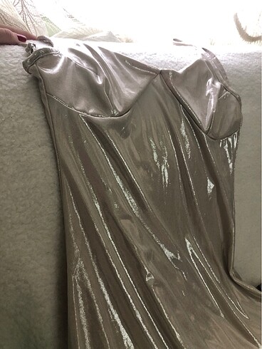 Parlak görünümlü elbise - Görsel 5