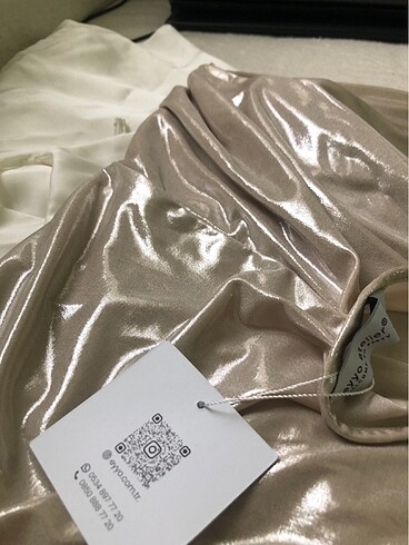 Parlak görünümlü elbise - Görsel 7