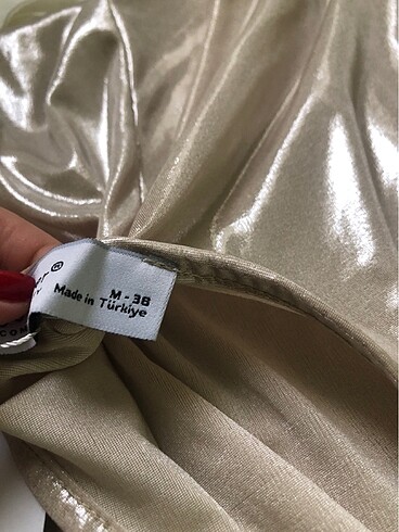 Parlak görünümlü elbise - Görsel 6