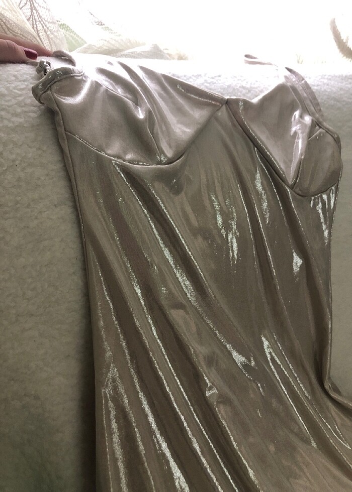Parlak görünümlü elbise - Görsel 5