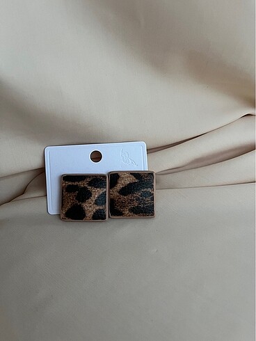 Leopar küpe
