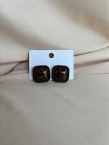 Leopar küpe