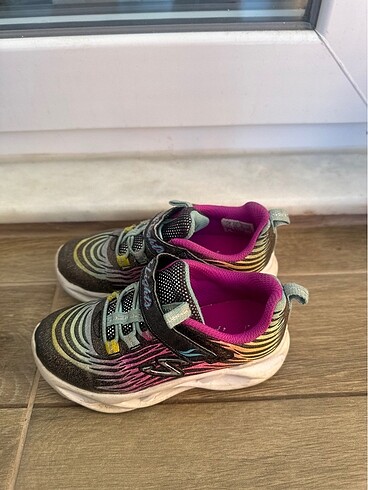 26 numara ışıklı Skechers kız çocuk