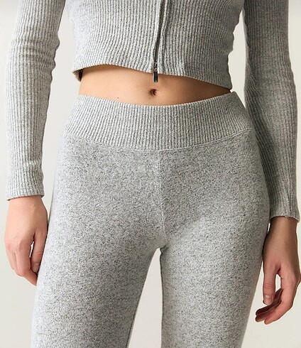 Pull and Bear Pull& Bear yumuşak dokulu ispanyol paça pantolon