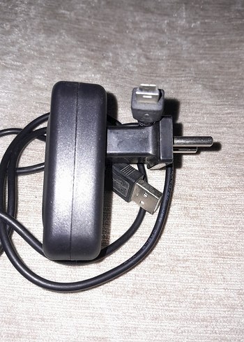 MP3/MP4 Siyah Telefon Şarj Cihazı - Görsel 3