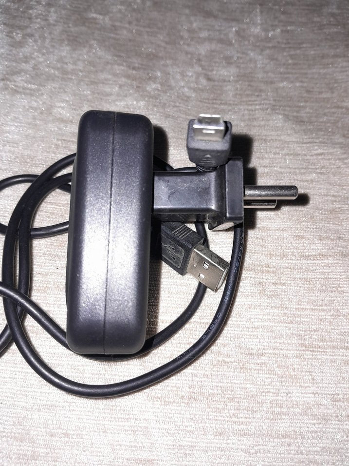 MP3/MP4 Siyah Telefon Şarj Cihazı - Görsel 3