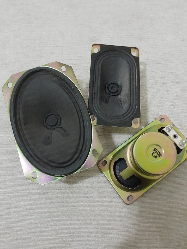 üç adet hoparlör - Görsel 3