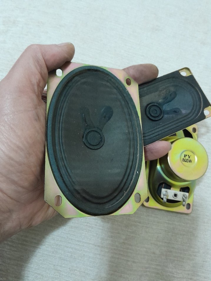 üç adet hoparlör - Görsel 2