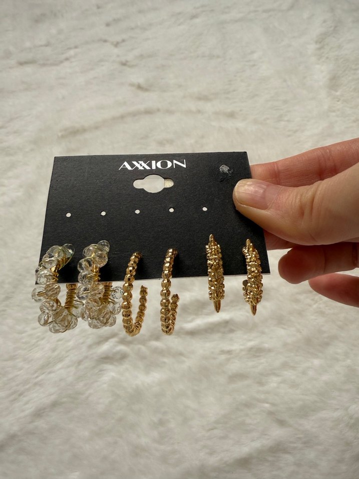 Altın Rengi Mini Boncuklu Yılan Desenli Küpe Seti - Görsel 2