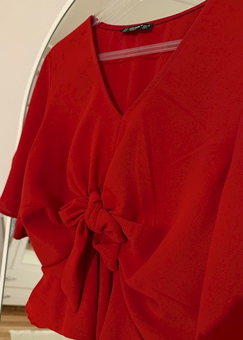 Kırmızı V Yaka Drapeli Mini Kadın Bluz - Görsel 2