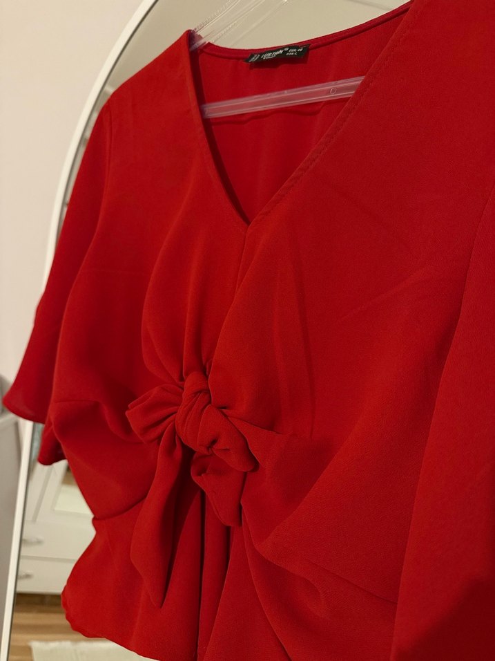 Kırmızı V Yaka Drapeli Mini Kadın Bluz - Görsel 2