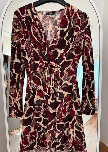 Bordo Yılan Desenli V Yakalı Örme Elbise - Görsel 3