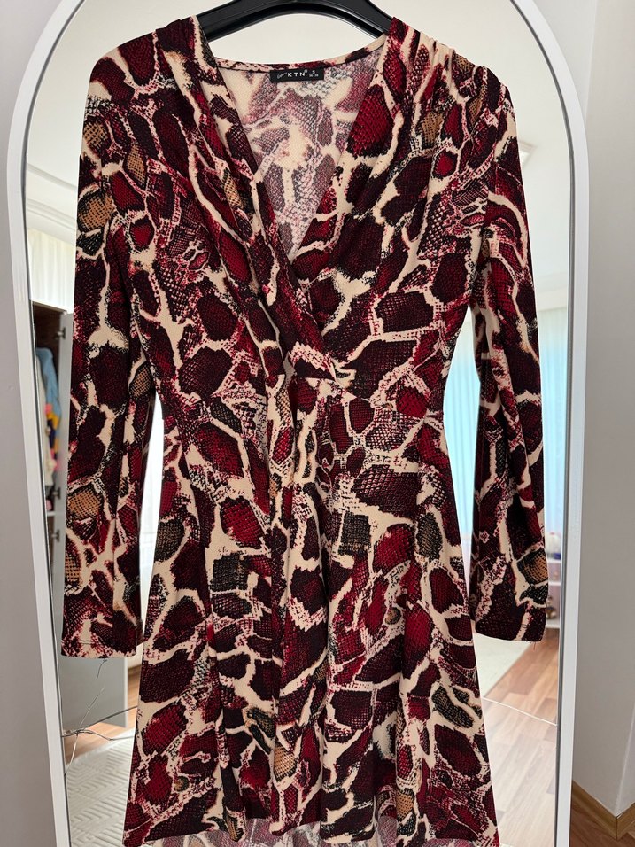 Bordo Yılan Desenli V Yakalı Örme Elbise - Görsel 3