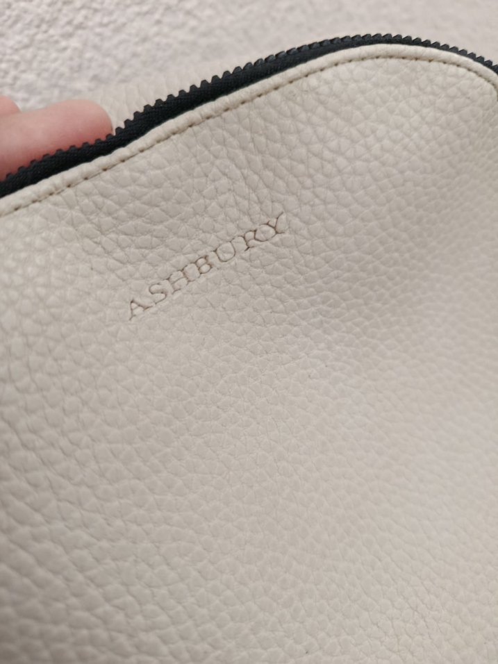 Beyaz Deri Fermuarlı Sırt Çantası - Görsel 2