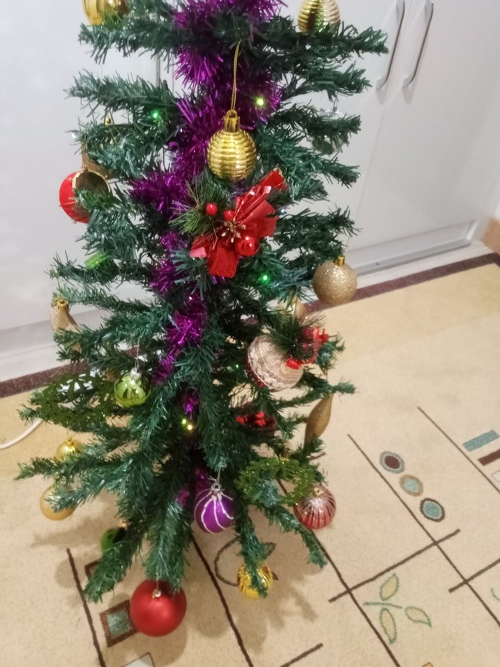 Renkli Işıklı Yeni Yıl Ağacı - Görsel 4