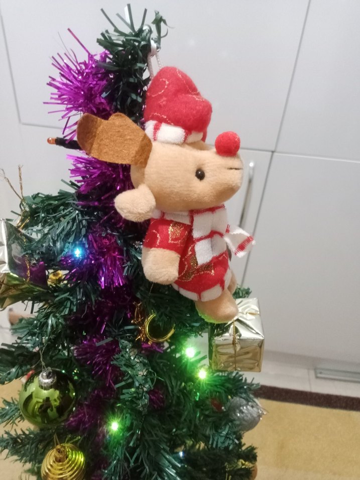 Renkli Işıklı Yeni Yıl Ağacı - Görsel 3