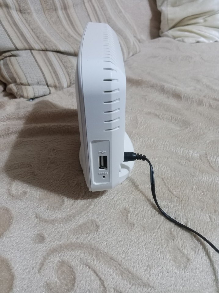 Beyaz Zyxel Modem - Görsel 3