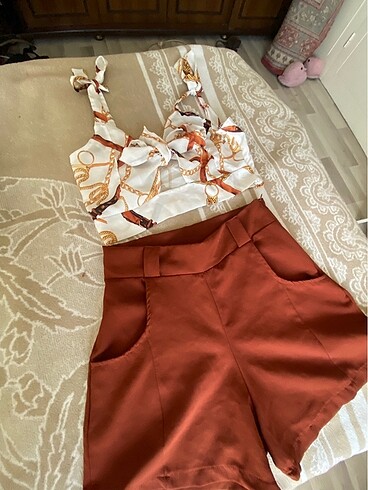 Şortlu crop takım