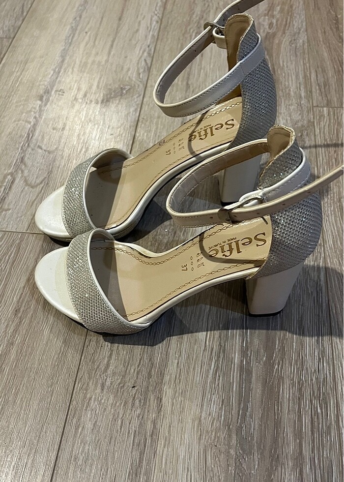 Topuklu ayakkabı - Görsel 4