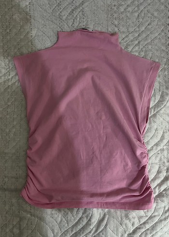 Pembe Yüksek Yaka Kolsuz Bluz