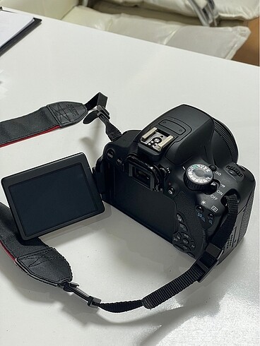 Canon EOS 650D + 18-55mm Kit Lens