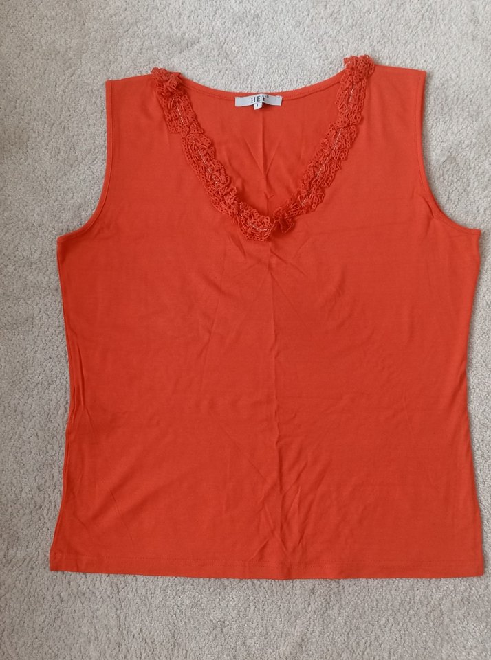 Fırfırlı Dantel V Yaka Kolsuz Bluz - Görsel 4