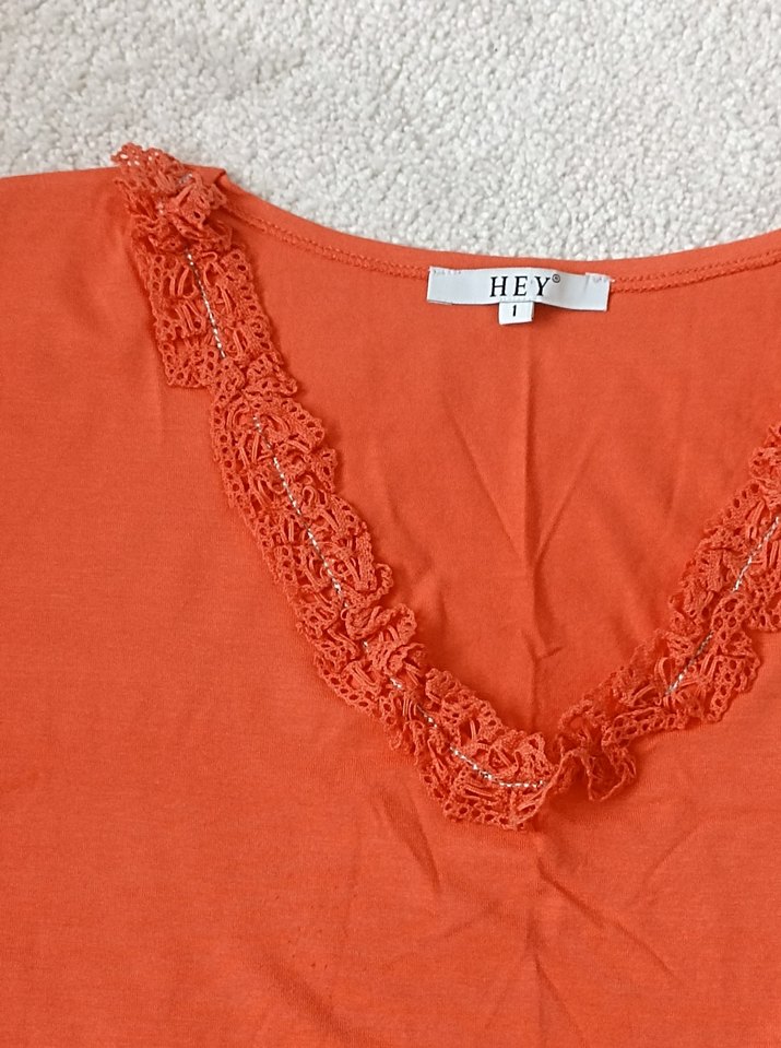 Fırfırlı Dantel V Yaka Kolsuz Bluz - Görsel 2